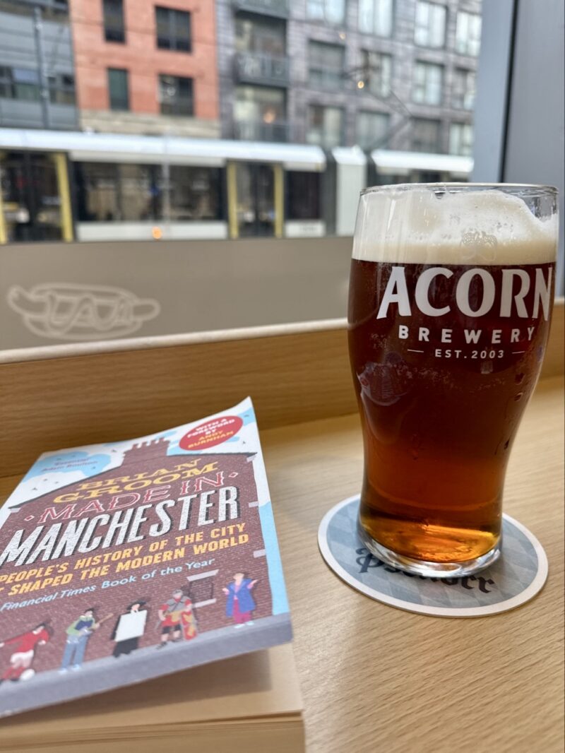 Bilde 42 En Barnsley Bitter fra Acorn Brewery på Arndale Microbar. Foto_ Ivar Aune